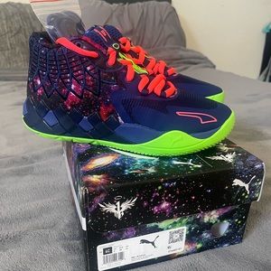 Worn once on court, size 6, comes with extra shoe laces, LeMelo ball MB.0 galaxy